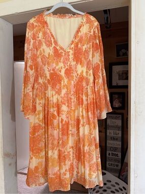 Emma & Michele Orange Floral Plisse Pleated Babydoll Dress V-Neck Bell Sleeve